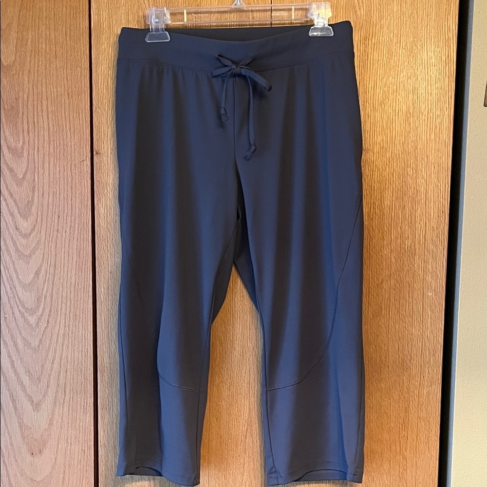 Tek Gear gray drawstring comfort waist pull on MEDIUM cropped Athleisure pants